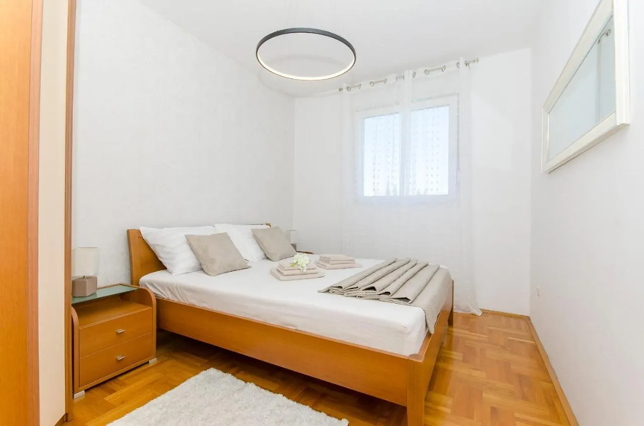 Modern Apartment With Sea View And Secure Garage سبليت 0*,